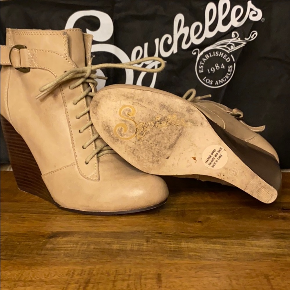 “Seychelles” Taupe Leather Wildlife Bootie - Picture 3 of 7